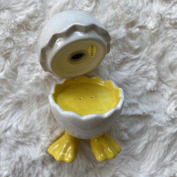 Bella Casa by Ganz Stacking Cracked Egg With Duck Feet Salt Pepper Shaker Set - Picture 3 of 7